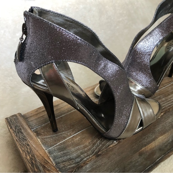 NEW Guess Gunmetal Silver Metallic Shimmering High Heel Peep Toe Stiletto Heels - Picture 4 of 16